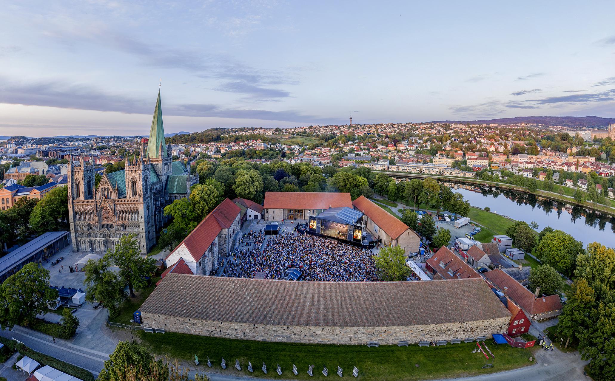 Olavsfestdagene 2019 Borggården med Lind, Holm, Nilsen og Fuentes på scenen. 31.7.19. Foto: Ole Martin Wold